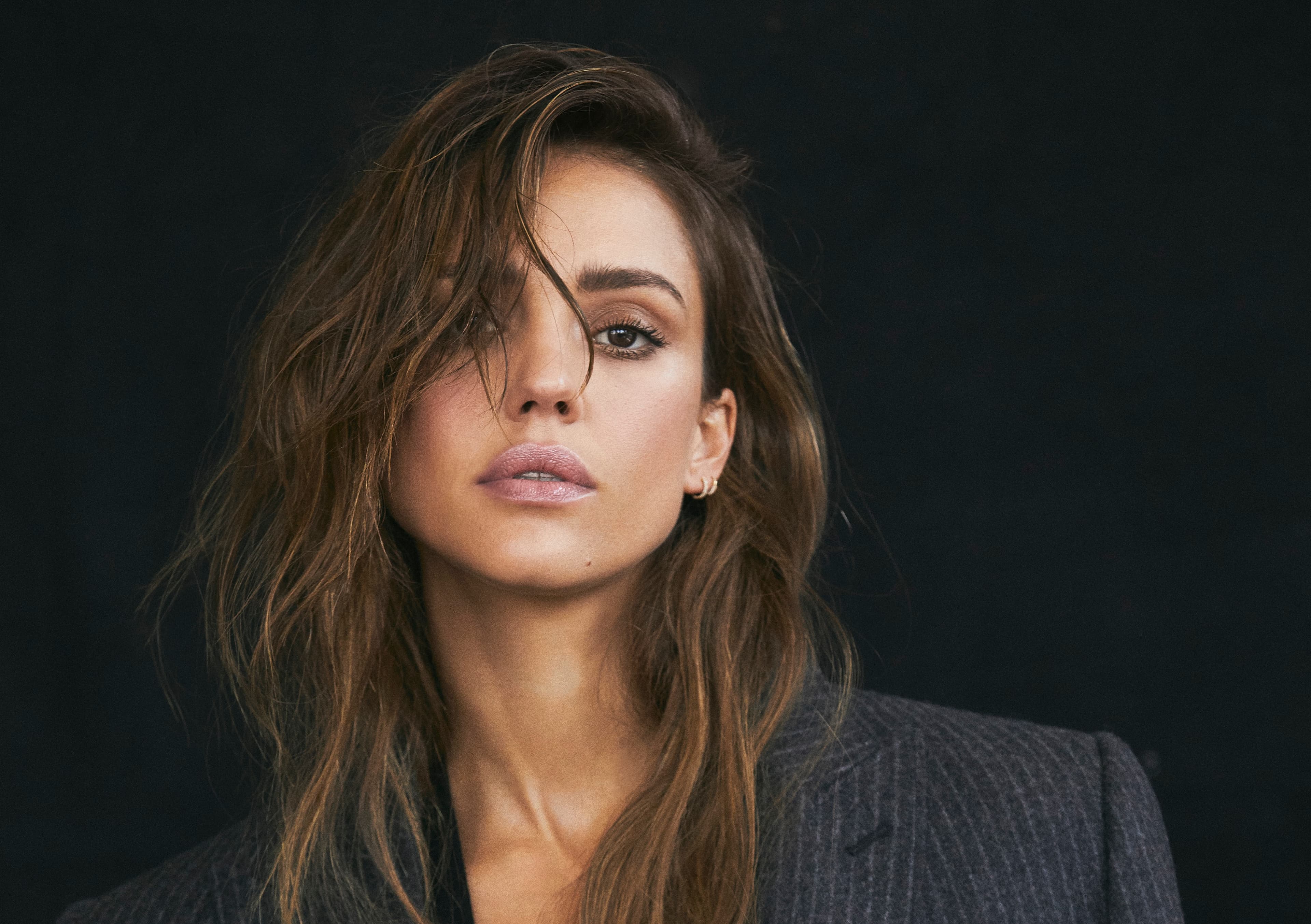 Jessica Alba Joins Netflix's ‘13 Going On 30′ Reboot cover image