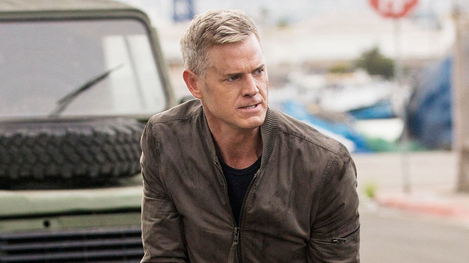 Michael Bay's Post-Apocalyptic Sci-Fi Series Is TV's Smartest 5-Season Binge cover image
