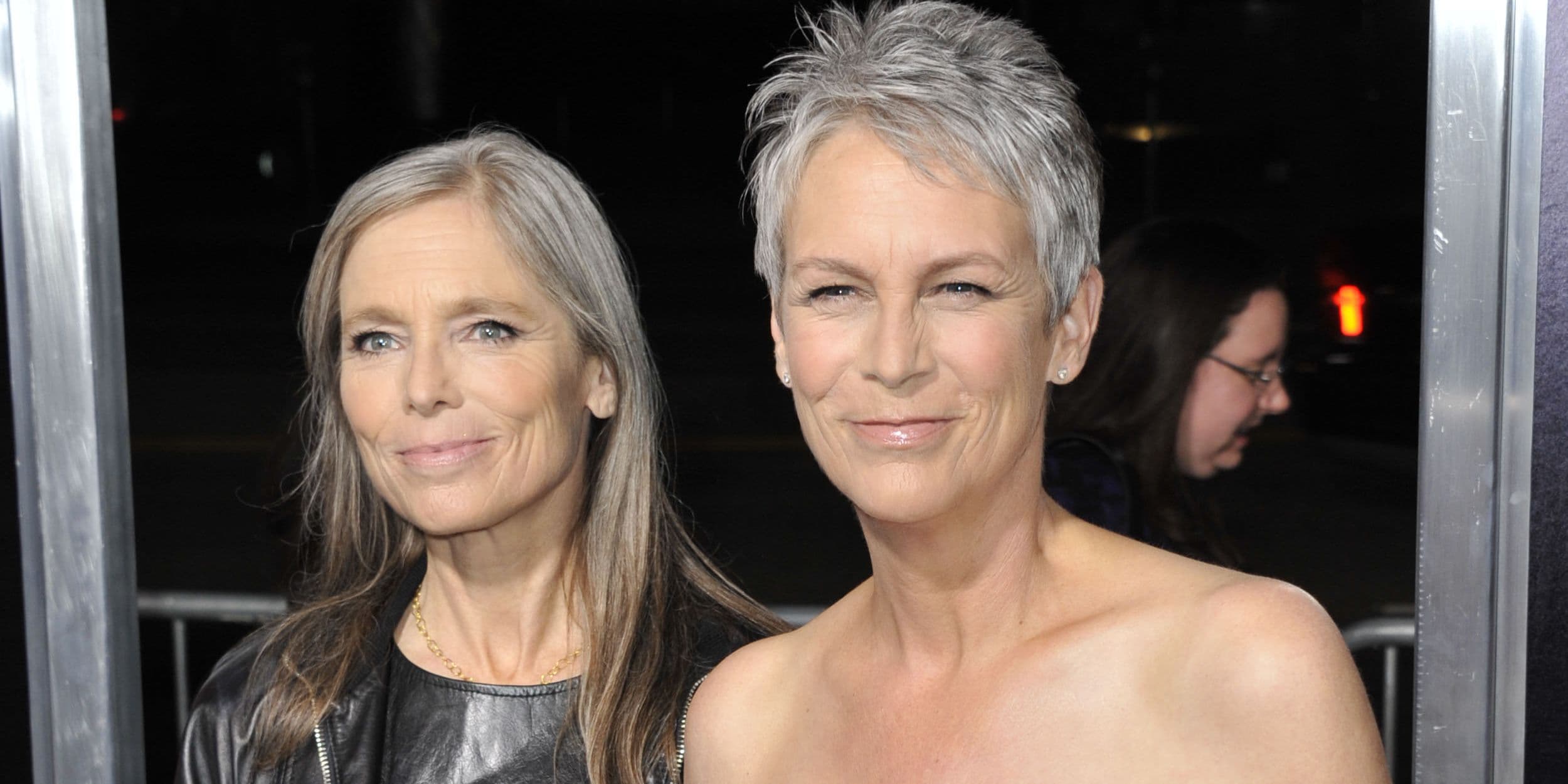 Jamie Lee Curtis Announces Death of Actress Sister Kelly Lee Curtis cover image