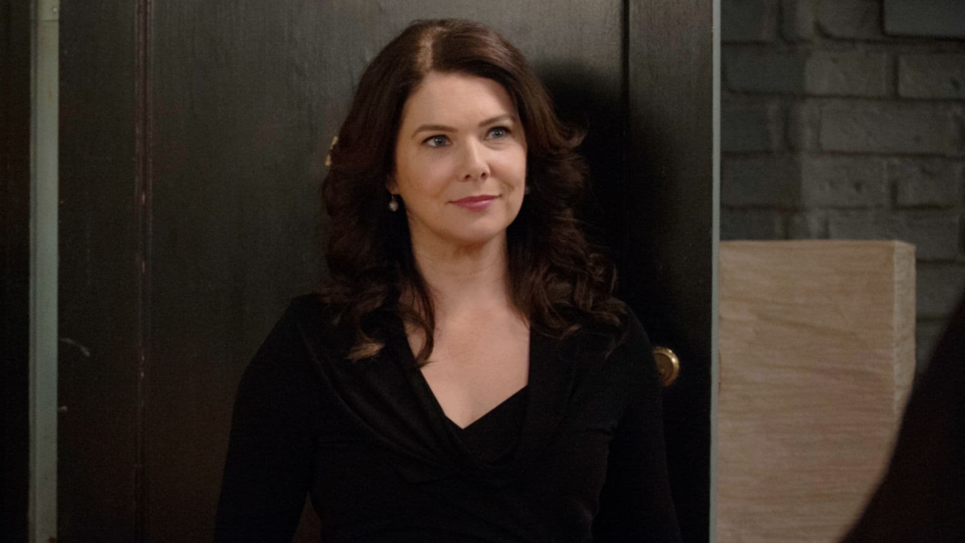 Paramount+ Officially Releases Lauren Graham's 6-Season Gilmore Girls Replacement in Just 1 Day cover image