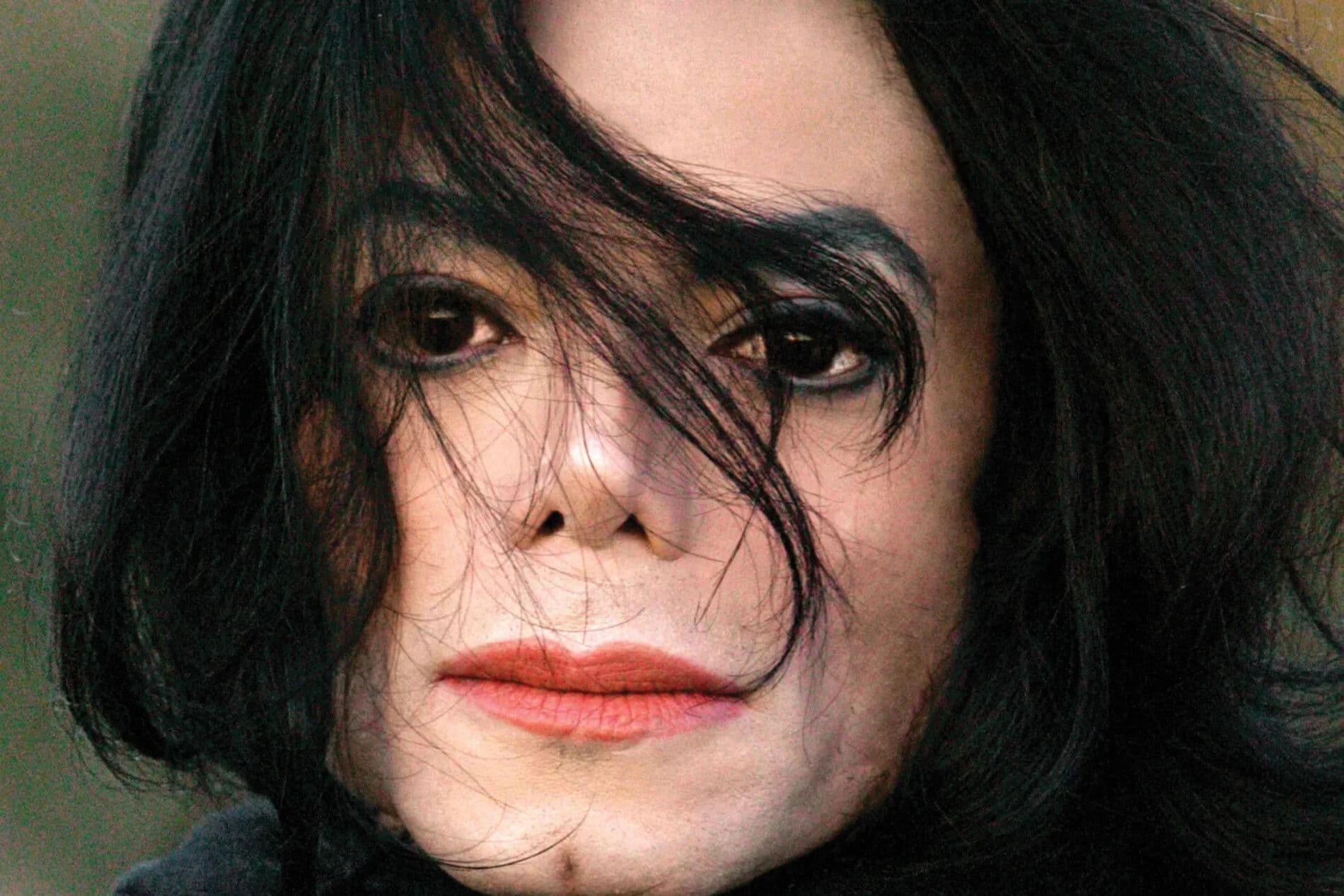 Netflix's New 3-Part Michael Jackson Series Fuels Rotten Tomatoes Review Bomb After $855M Movie cover image