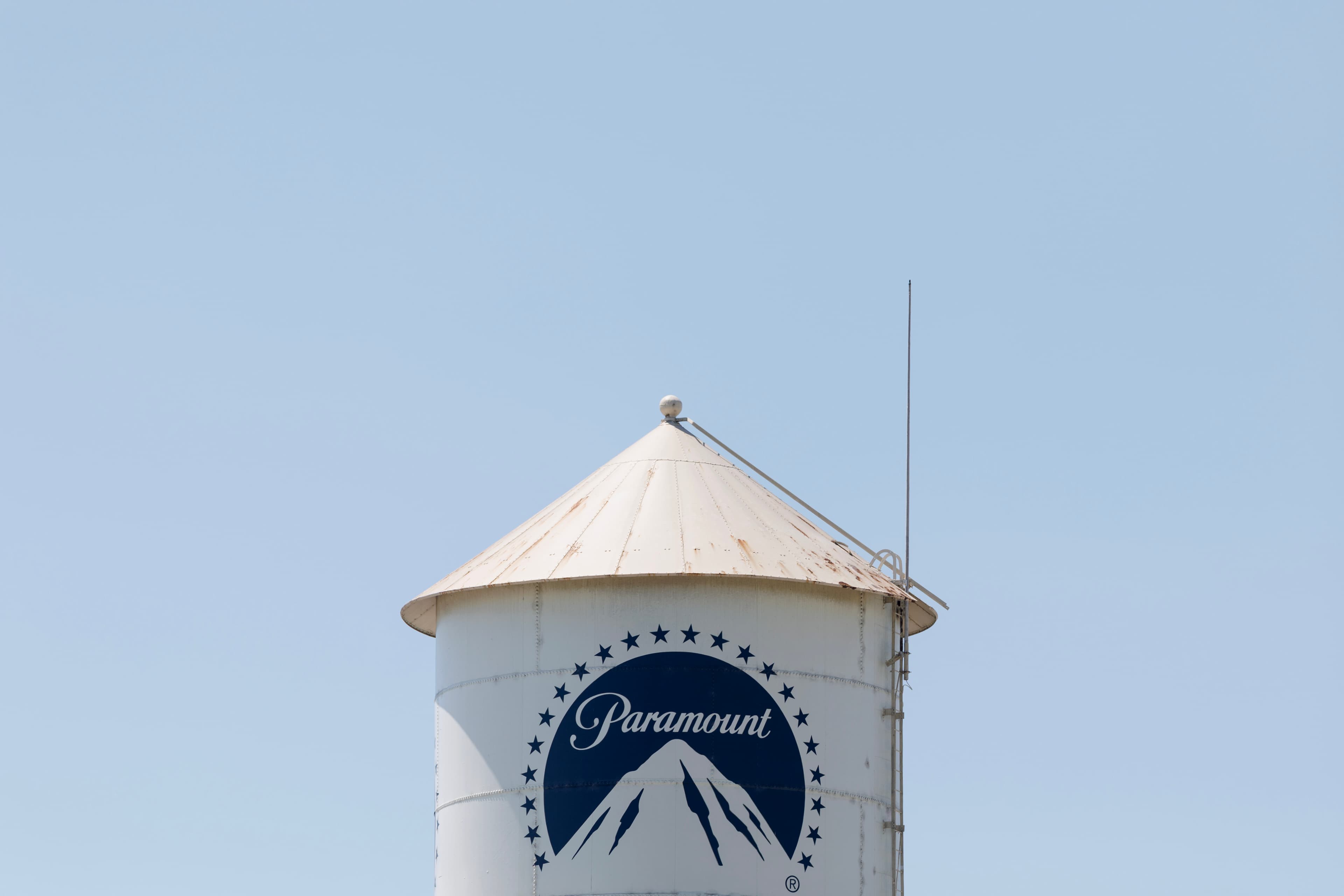 Judge Pauses Paramount-Warner Bros. Merger cover image